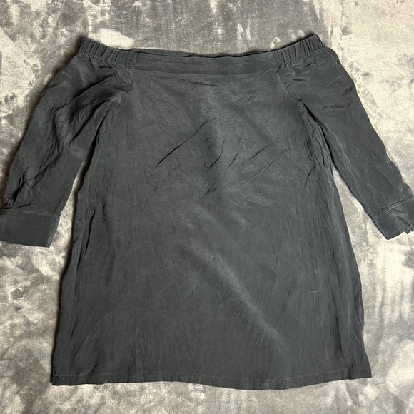 Theory off the shoulder crepe top size small - Picture 3 of 4